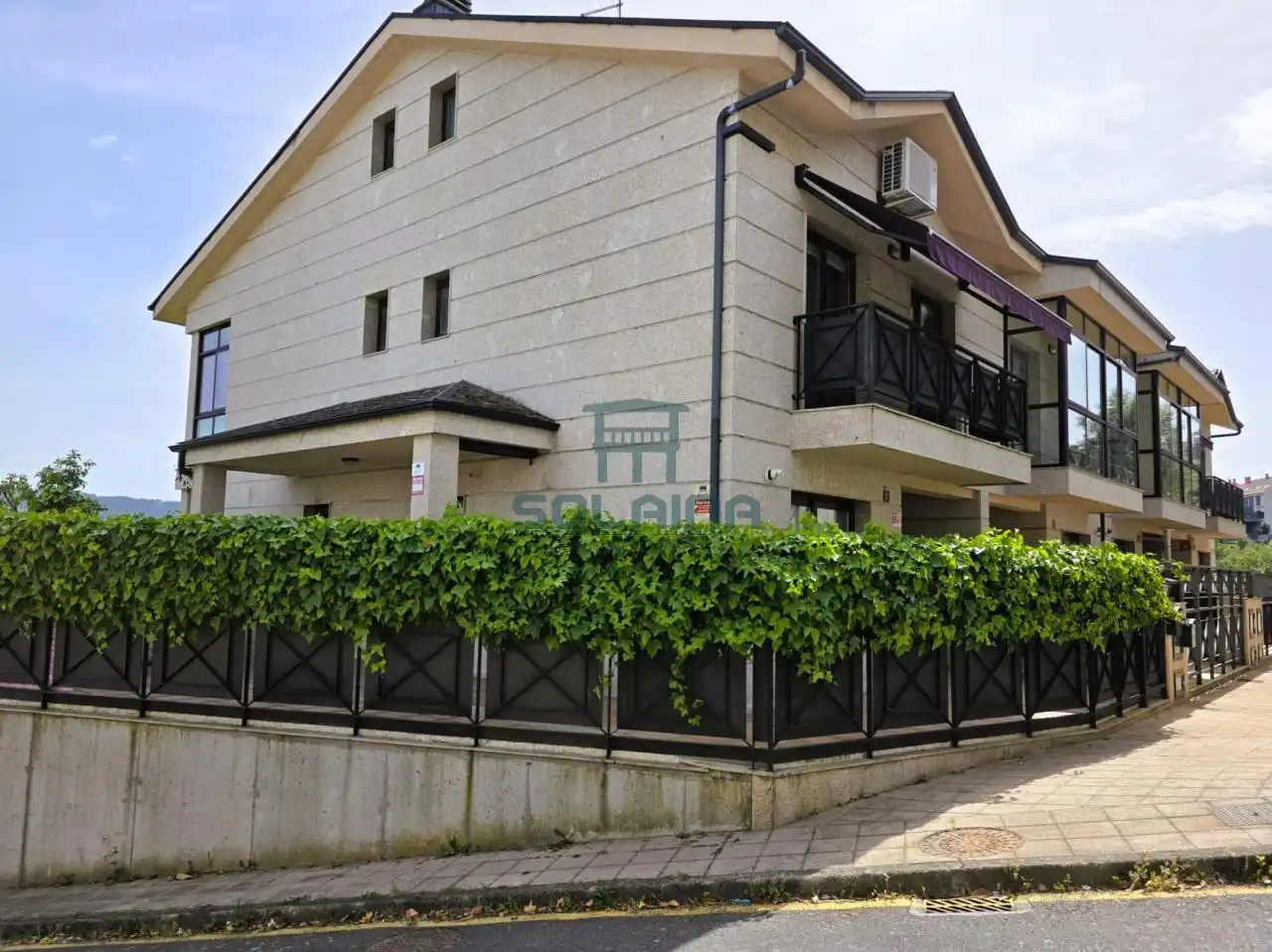 Exterior view of Houses for sale in San Cibrao das Viñas  with Heating, Private garden and Parquet flooring