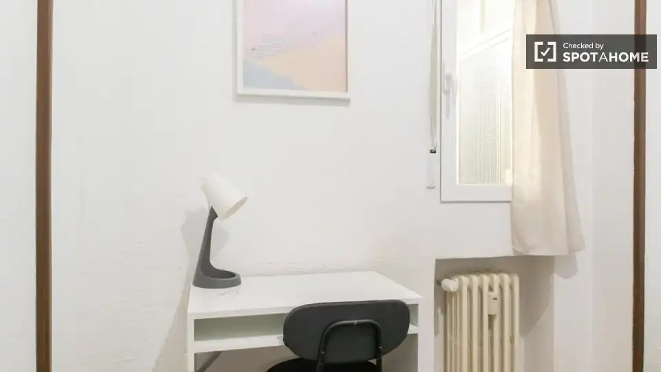 Bedroom of Flat for rent in Madrid  with Air Conditioner, Heating and Furnished