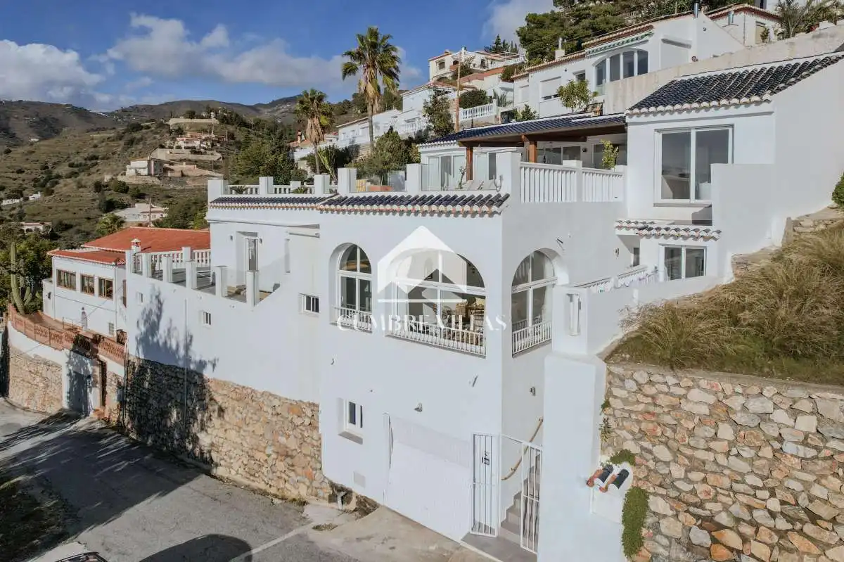 Vista exterior de Casa o xalet en venda en Almuñécar amb Terrassa, Traster i Internet