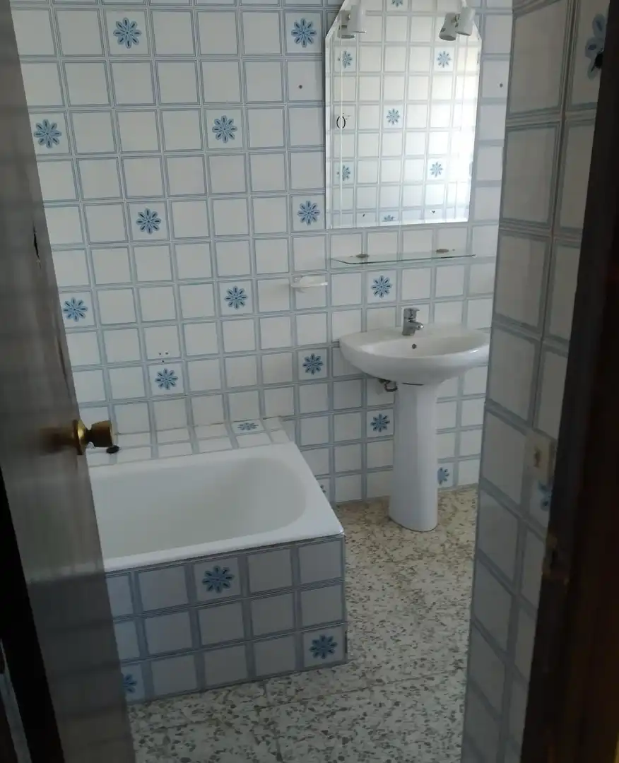 Bany de Pis en venda en Ronda amb Terrassa
