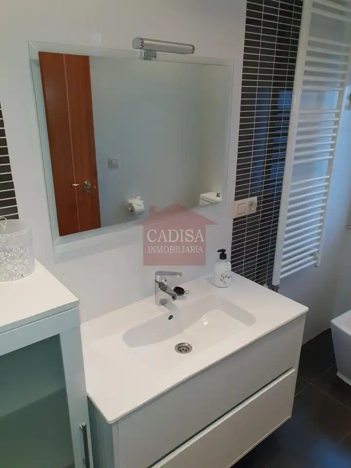 Bany de Àtic en venda en Salamanca amb Calefacció, Terrassa i Moblat