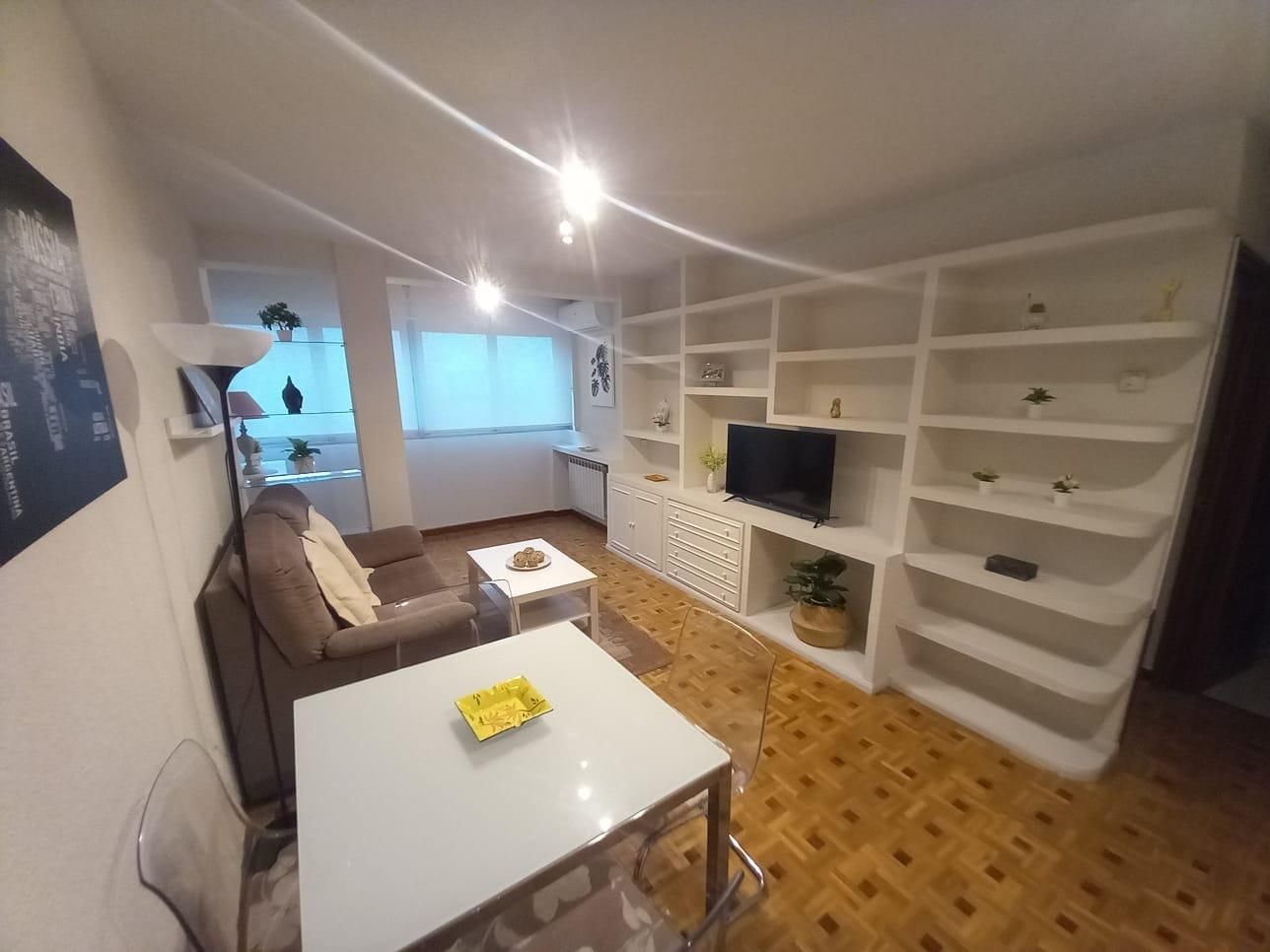 Sala de estar de Piso de alquiler en  Madrid Capital con Aire acondicionado, Calefacción y Parquet