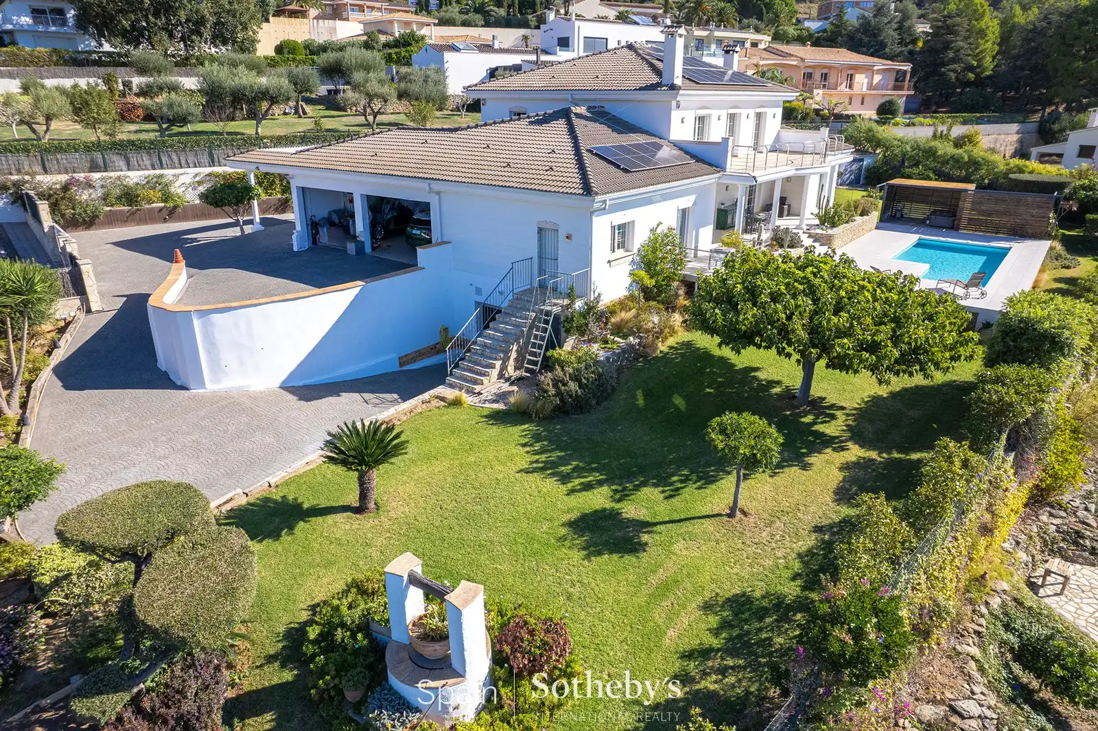 Vista exterior de Casa o xalet en venda en Pau amb Aire condicionat, Calefacció i Jardí privat