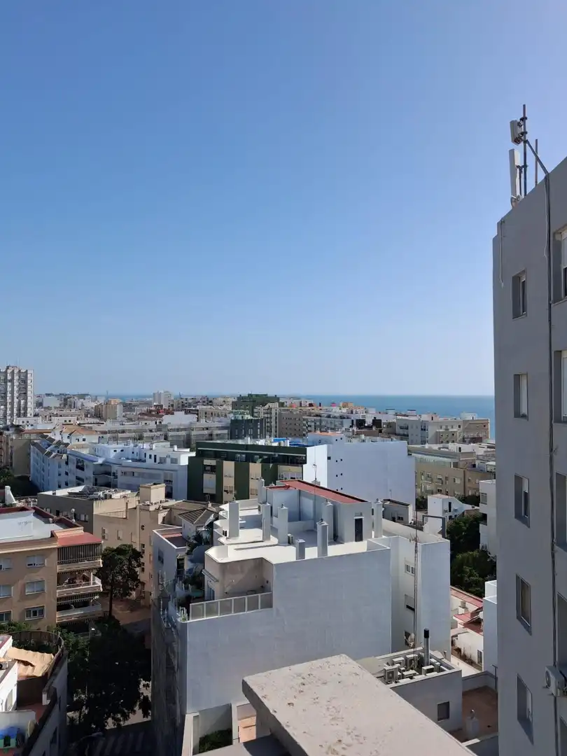 Vista exterior de Piso de alquiler en Cádiz con Aire acondicionado y Balcón