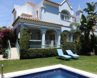 Jardí de Casa o xalet de lloguer en Marbella amb Aire condicionat, Terrassa i Piscina