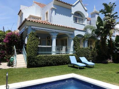 Jardí de Casa o xalet en venda en Marbella amb Aire condicionat, Terrassa i Piscina