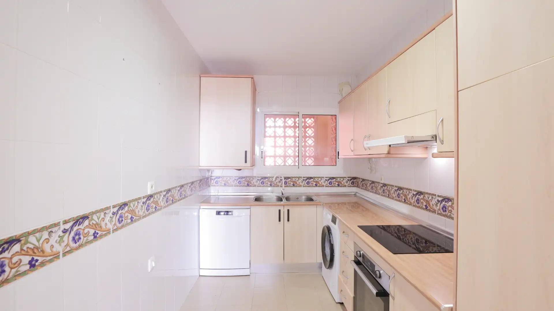 Cuina de Apartament en venda en Marbella amb Aire condicionat, Calefacció i Terrassa