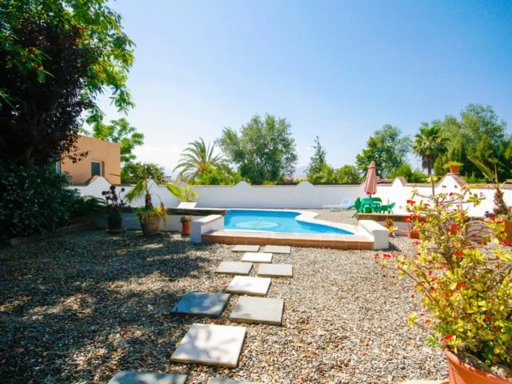 Piscina de Finca rústica de alquiler en Coín