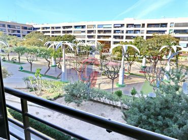 Apartamento con balcón en venta en Calle Puerta de Riad 1