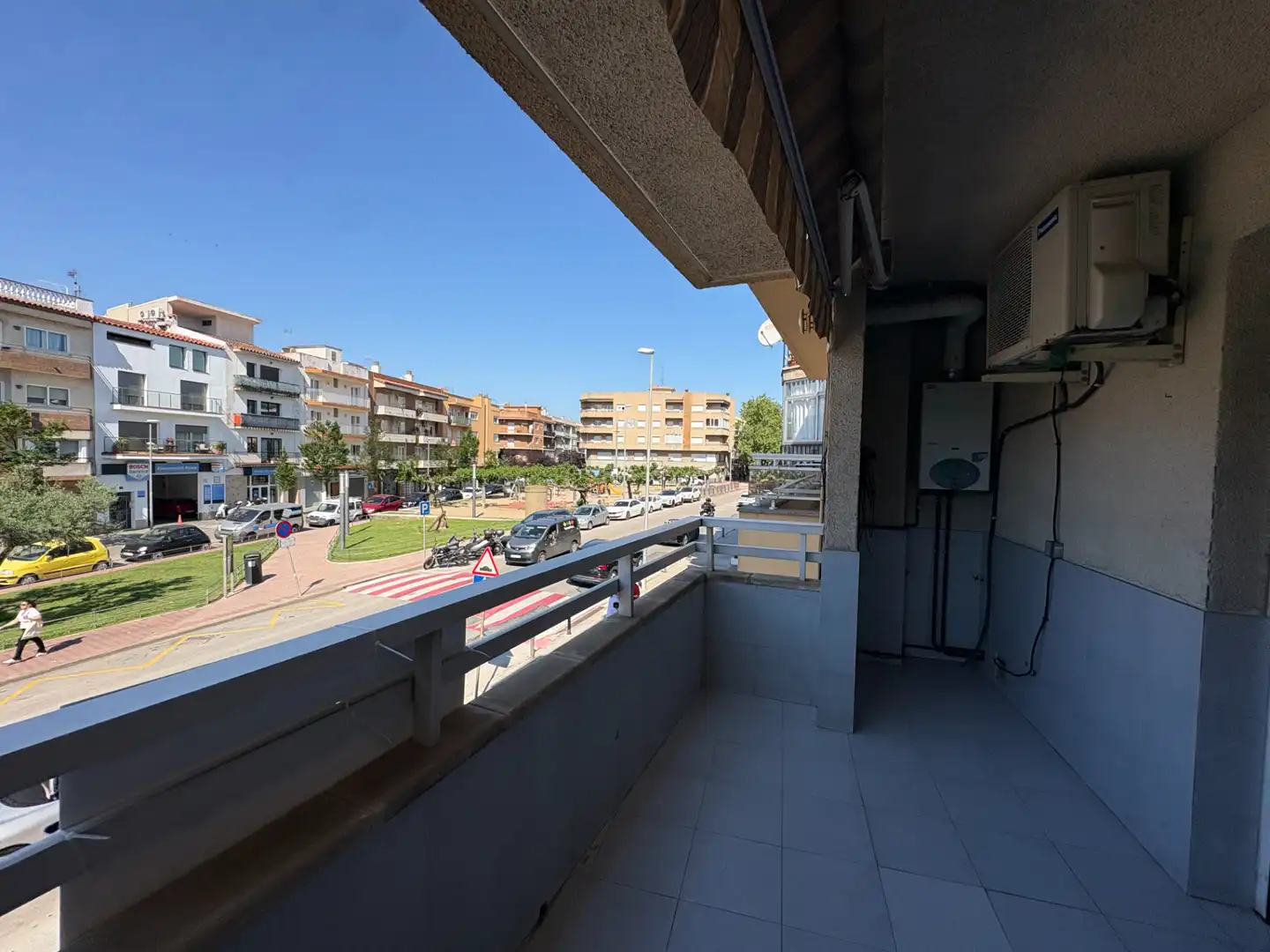 Vista exterior de Apartament en venda en Roses amb Aire condicionat, Terrassa i Balcó