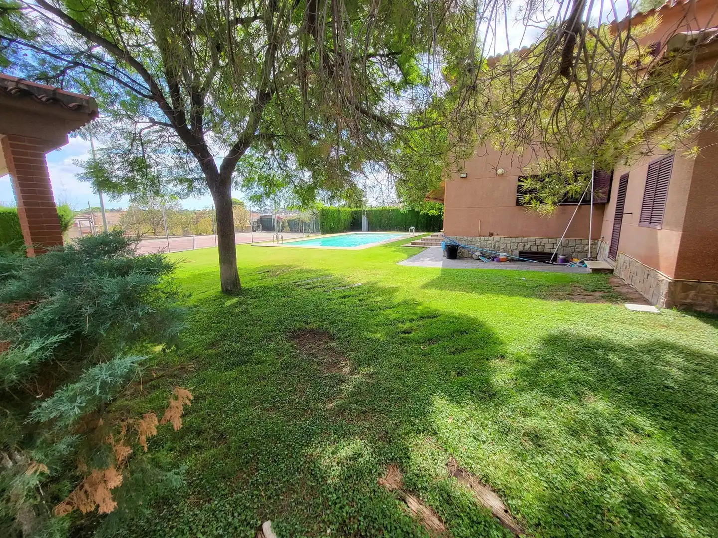 Jardí de Casa o xalet en venda en La Pobla de Vallbona amb Aire condicionat, Calefacció i Piscina