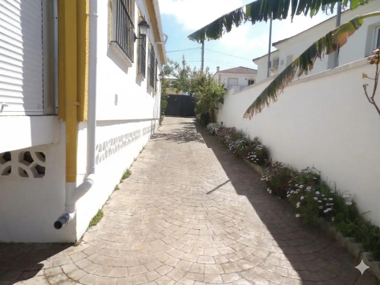 Exterior view of Houses for sale in Algeciras  with Air Conditioner, Private garden and Storage room