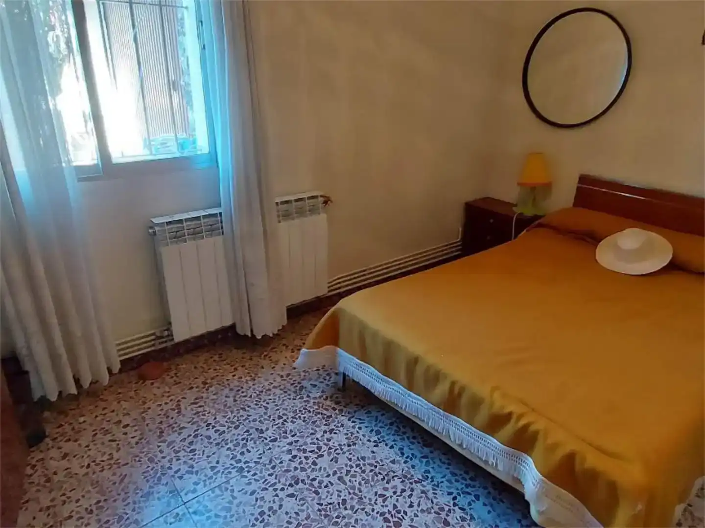 Dormitori de Casa adosada en venda en Sepúlveda amb Jardí privat, Traster i Moblat
