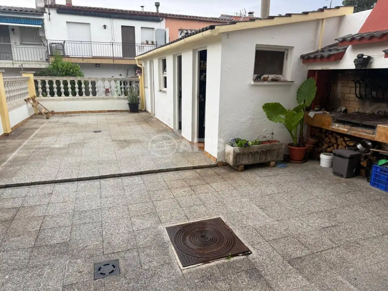 Terraced house with garden for sale in Centre