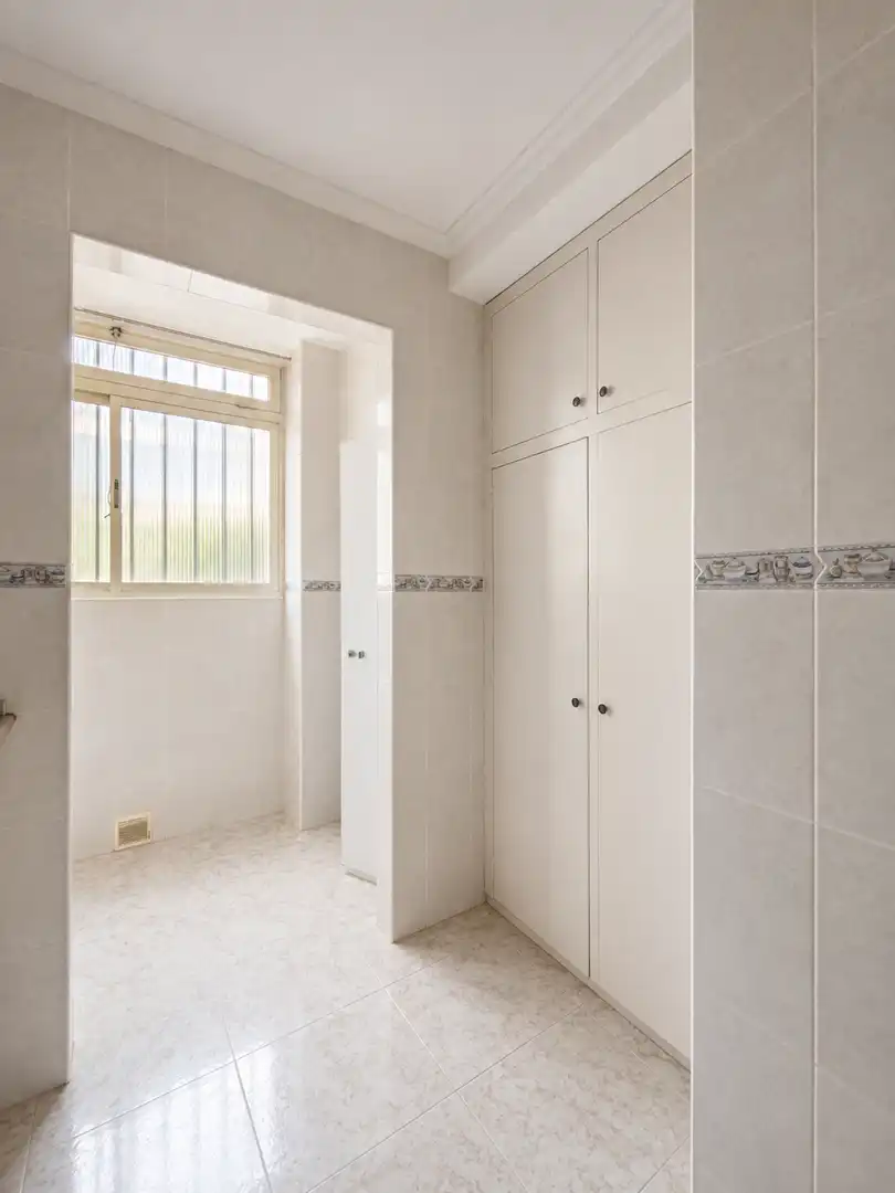 Badezimmer von Wohnungen zum Verkauf in Estepona mit Terrasse und Balkon