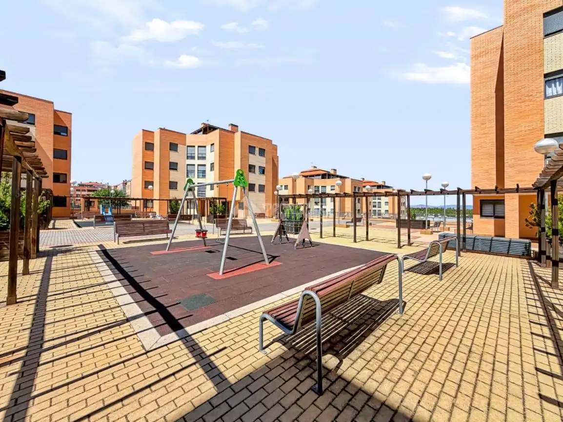 Terraza de Piso en venta en Navalcarnero con Calefacción, Parquet y Trastero