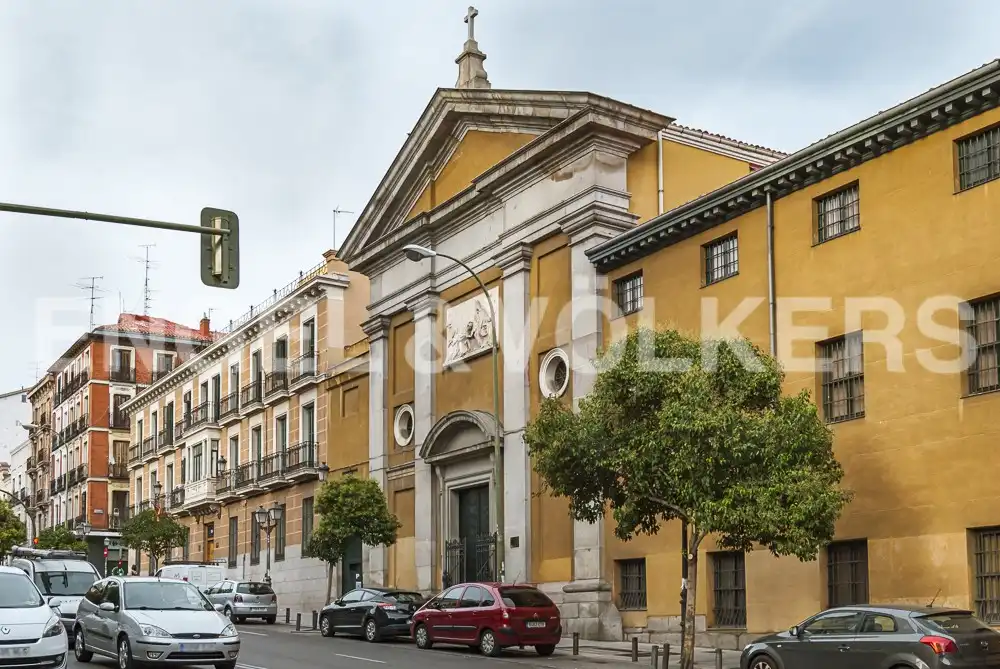Außenansicht von Wohnungen zur Miete in Madrid mit Klimaanlage, Heizung und Möbliert