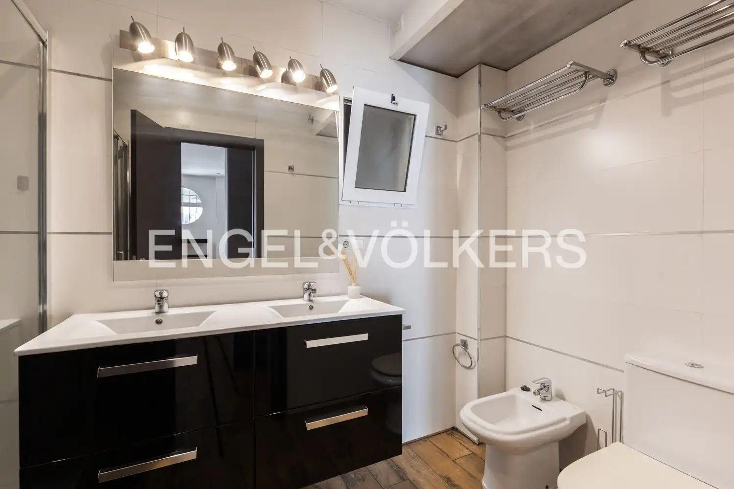 Bathroom of Flat for rent in Valencia  with Air Conditioner, Heating and Terrace