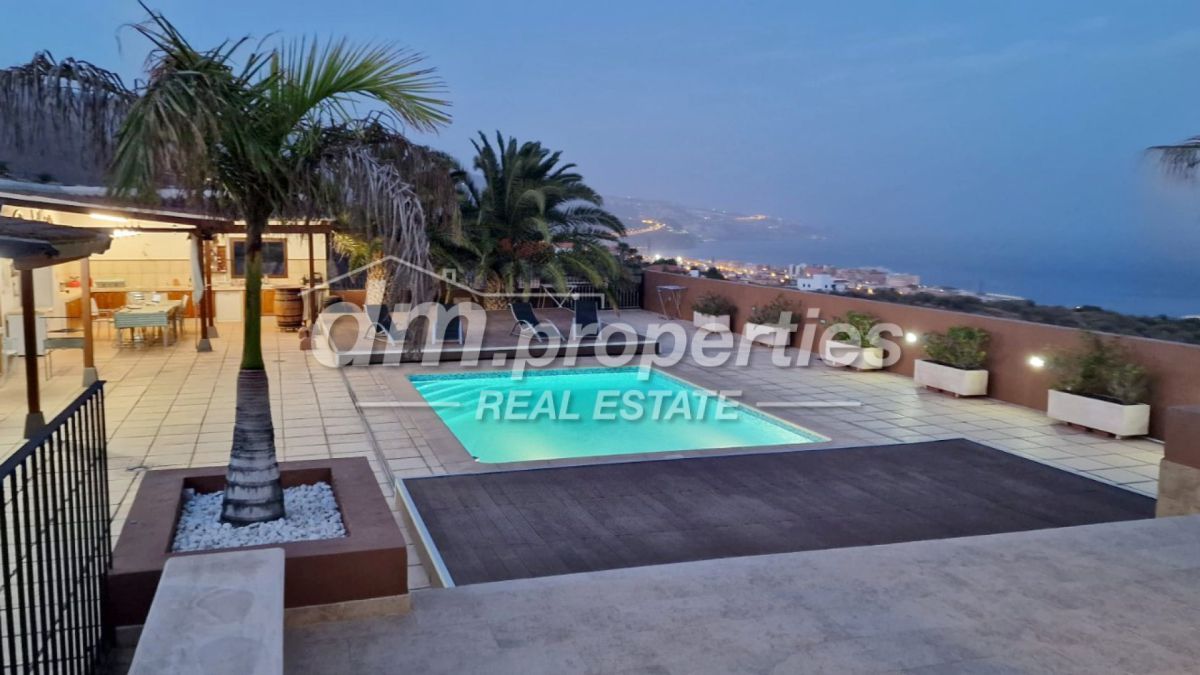 Vista exterior de Casa o xalet en venda en Candelaria amb Terrassa, Piscina i Balcó