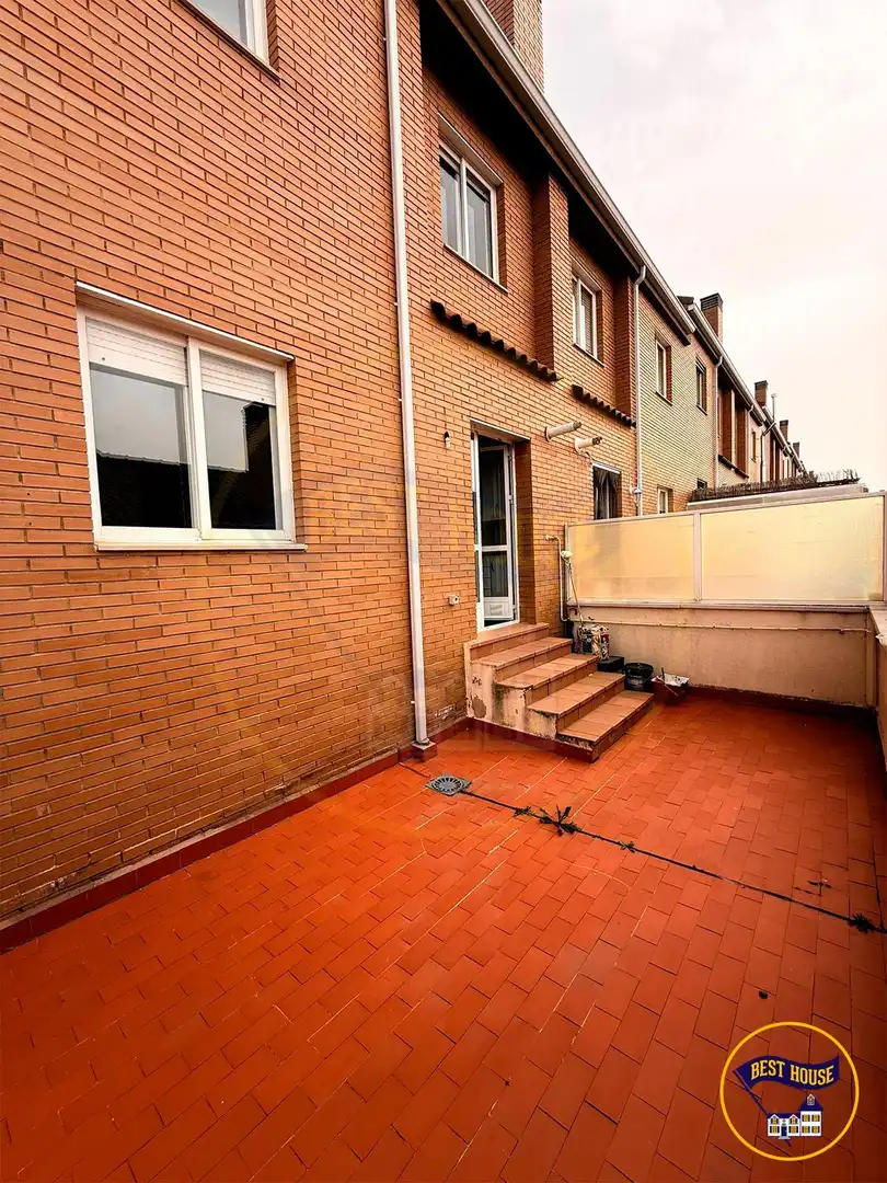 Detached homes for sale in Calle JOAQUIN RODRIGO , San Fernando - Carretera de Valencia