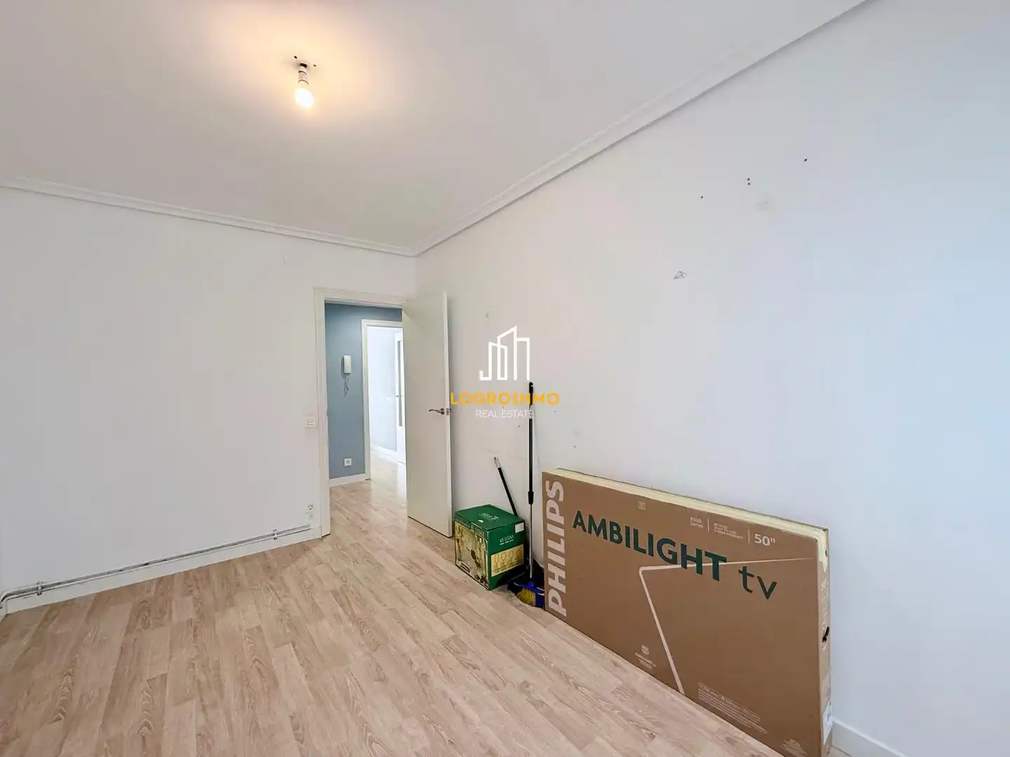 Flat for sale in  Logroño  with Air Conditioner, Heating and Parquet flooring