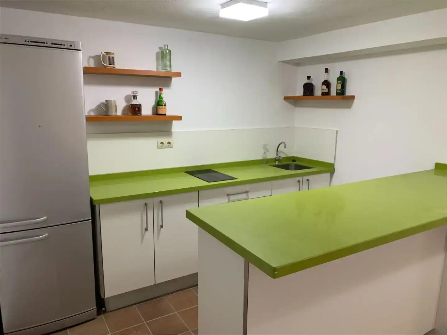 Cuina de Casa o xalet en venda en  Granada Capital amb Aire condicionat i Piscina