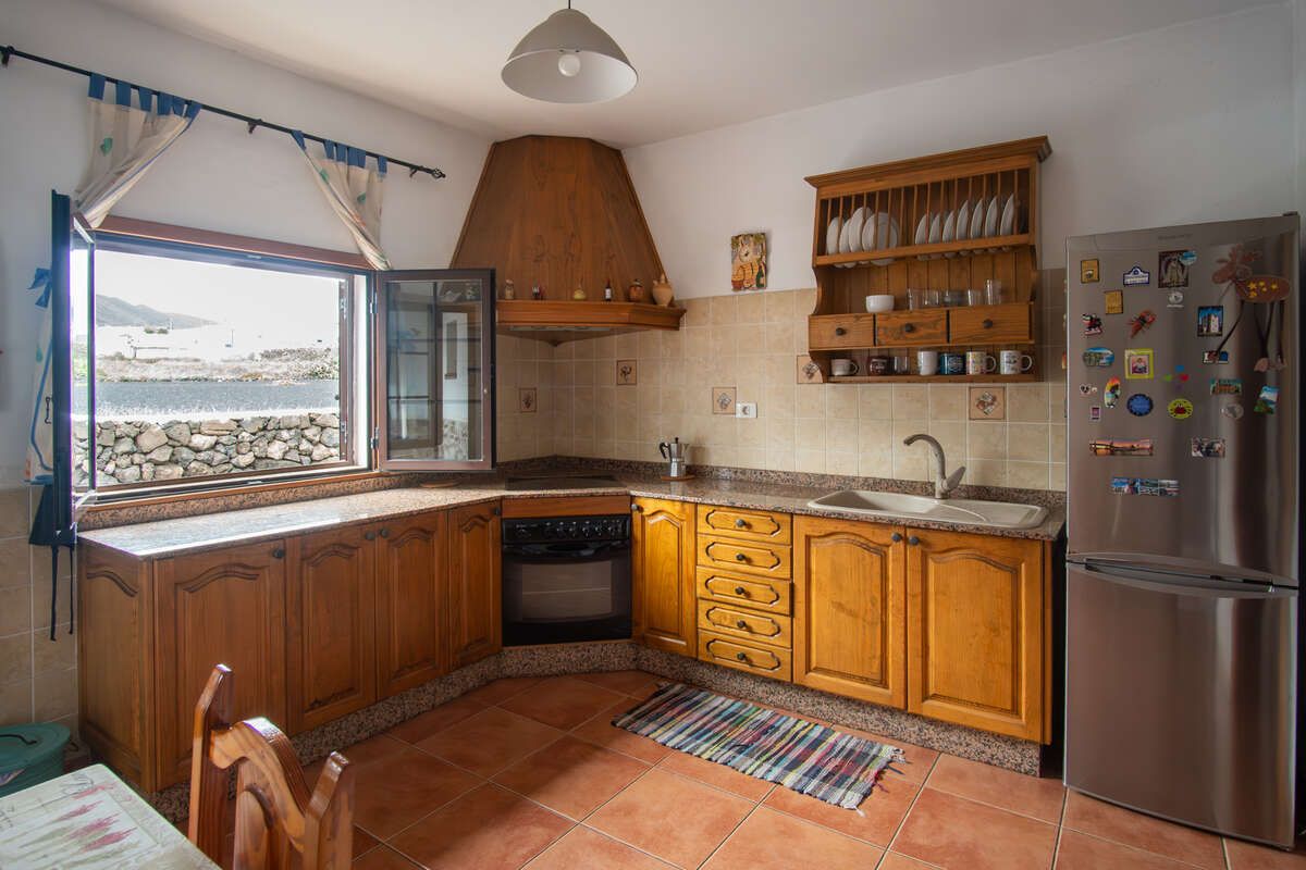Cuina de Casa o xalet en venda en Haría amb Jardí privat, Terrassa i Traster
