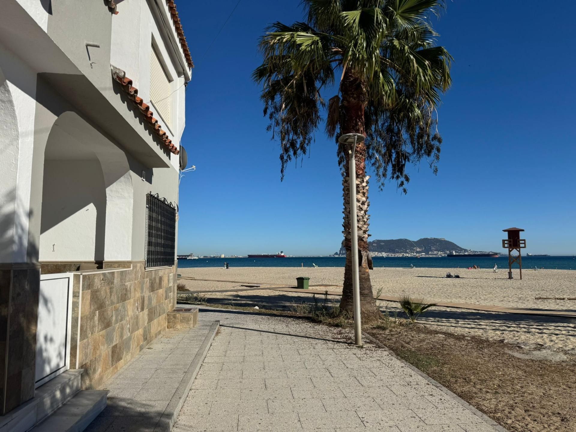 Vista exterior de Planta baja de alquiler en Los Barrios