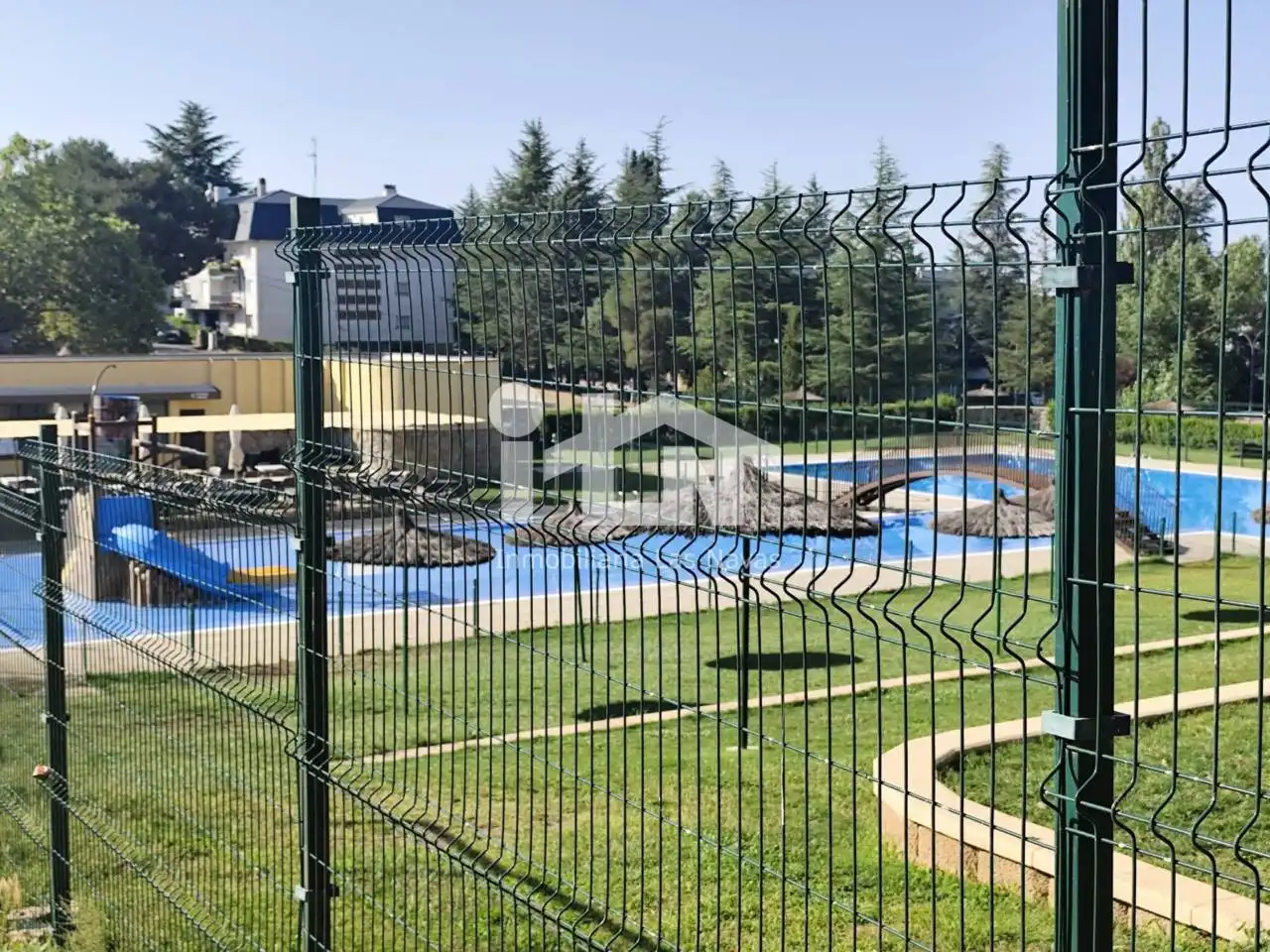 Swimming pool of Flat for sale in Las Navas del Marqués   with Heating, Terrace and Storage room
