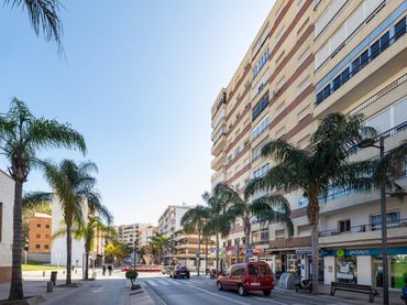 Piso con balcón en venta en Avenida SALOBREÑA