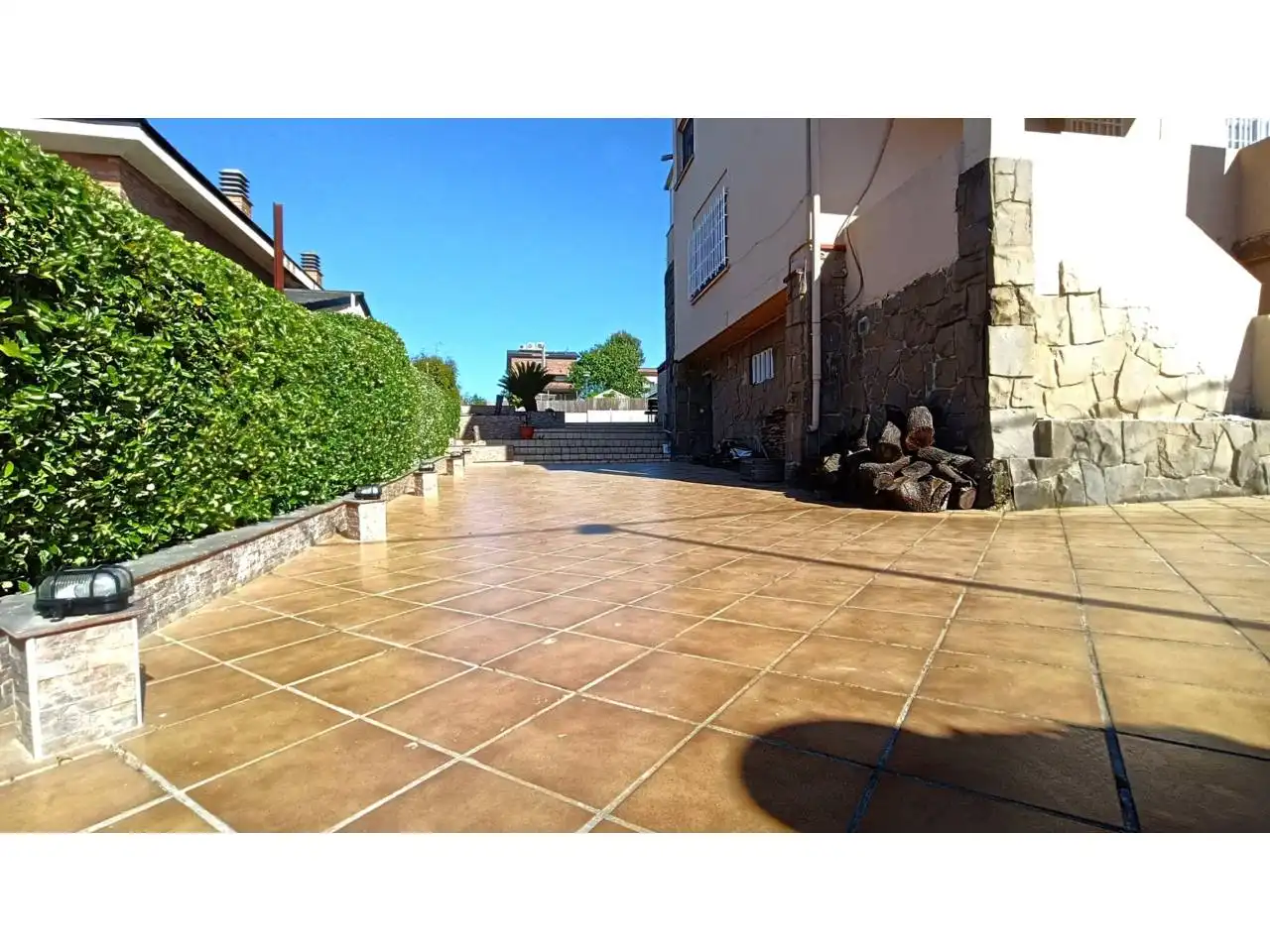 Vista exterior de Casa o xalet en venda en Lliçà d'Amunt amb Aire condicionat, Calefacció i Jardí privat