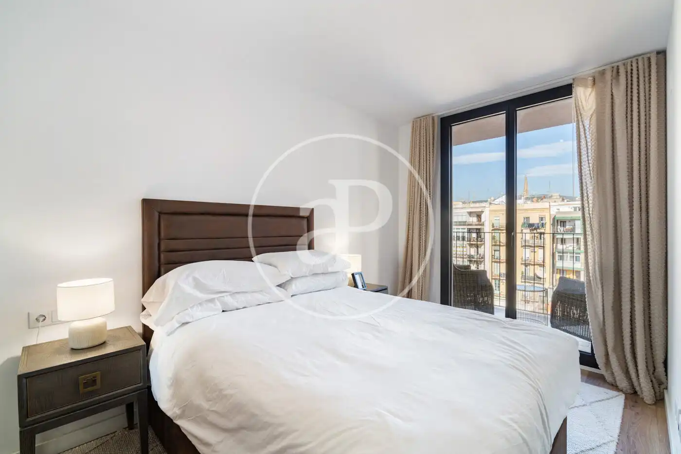 Schlafzimmer von Dachboden zur Miete in Barcelona mit Klimaanlage, Heizung und Terrasse