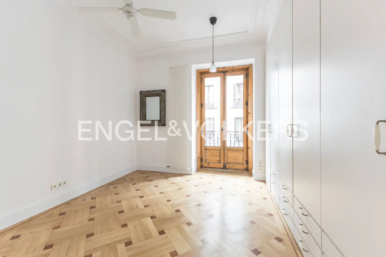 Habitación de Piso de alquiler en Madrid con Calefacción, Parquet y Balcón
