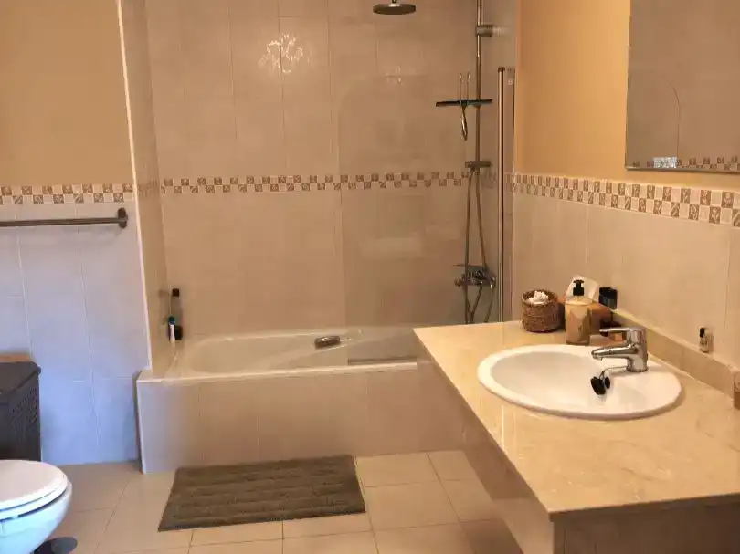 Baño de Piso en venta en Mijas con Aire acondicionado, Piscina y Balcón