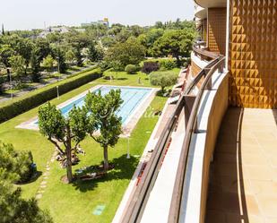 Swimming pool of Flat to rent in  Barcelona Capital  with Air Conditioner, Heating and Terrace