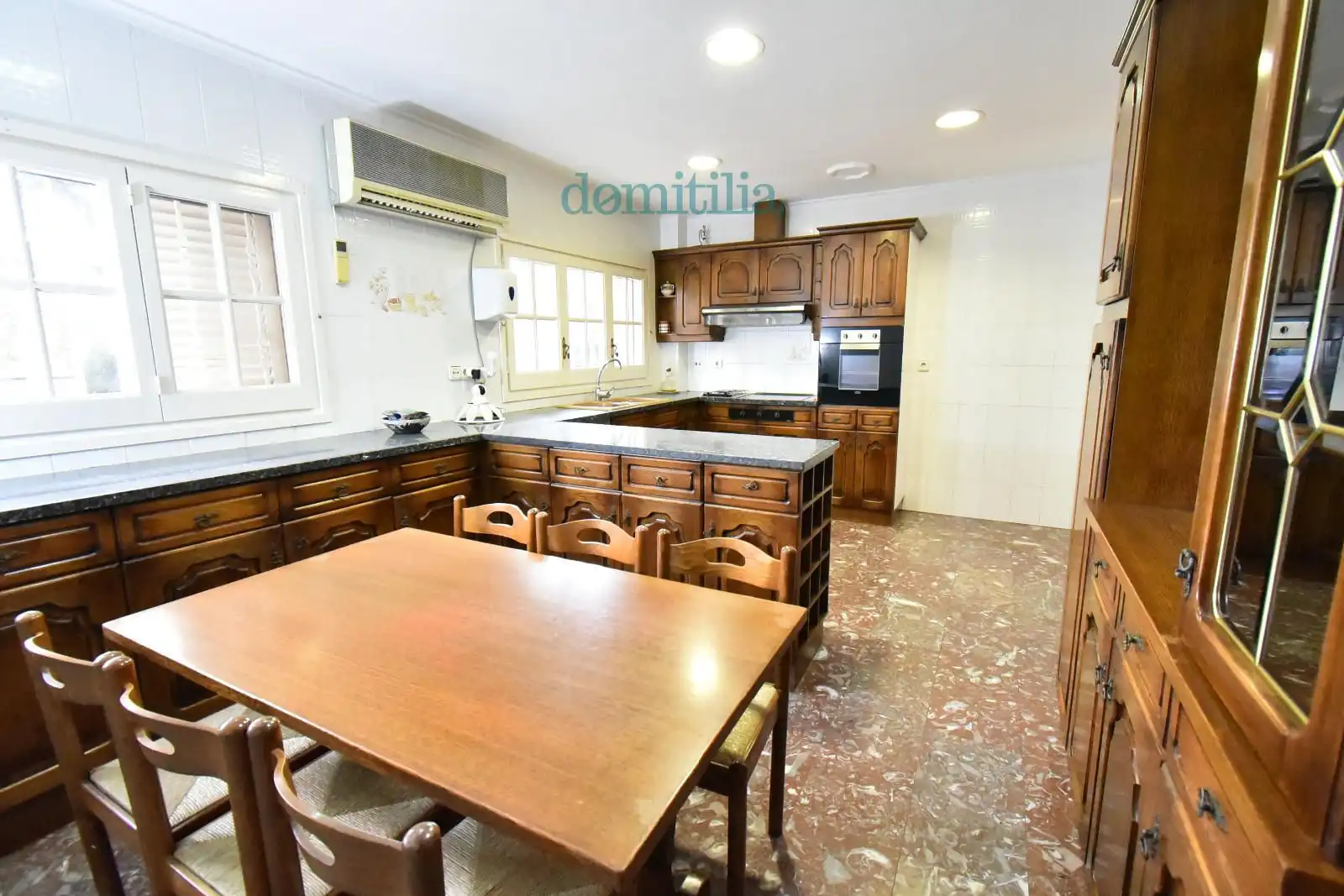 Cuina de Casa o xalet en venda en Castellar del Vallès amb Calefacció, Jardí privat i Terrassa
