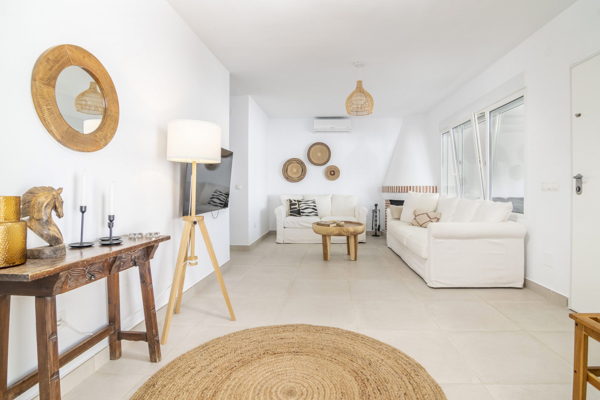 Sala d'estar de Casa o xalet en venda en Marbella amb Aire condicionat, Terrassa i Piscina
