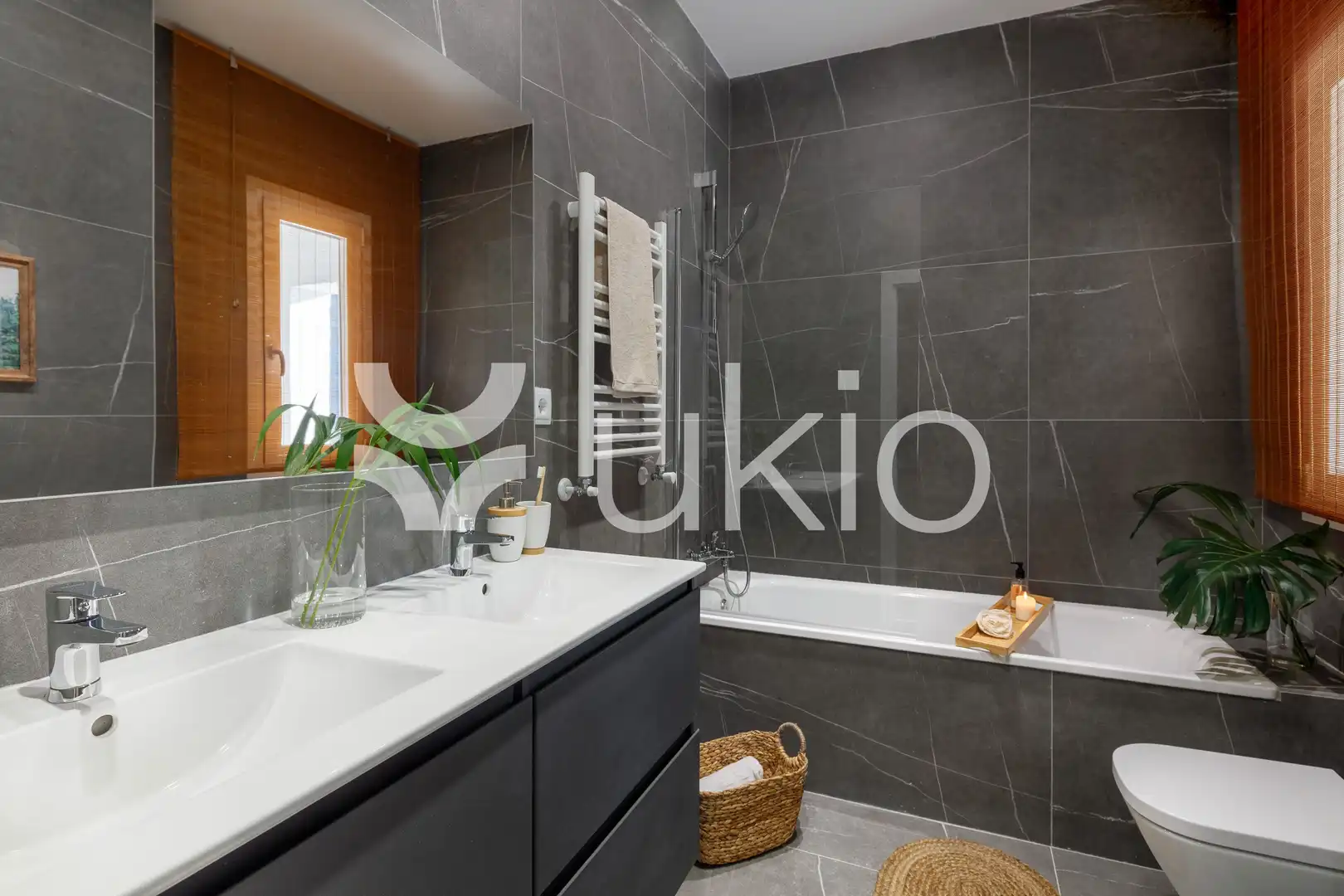 Baño de Apartamento de alquiler en Madrid con Aire acondicionado, Calefacción y Trastero