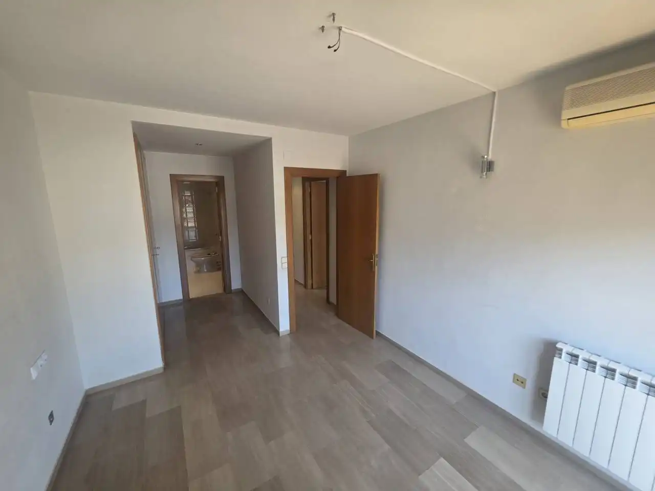 Schlafzimmer von Wohnung zum Verkauf in Manresa mit Klimaanlage, Heizung und Terrasse