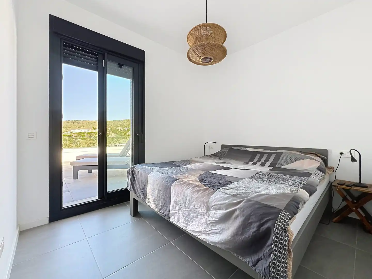 Schlafzimmer von Einfamilien-Reihenhaus zum Verkauf in Manilva mit Klimaanlage, Terrasse und Abstellraum