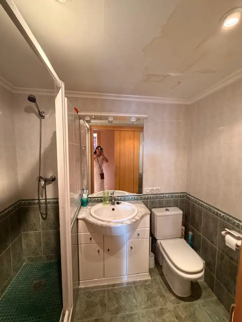 Badezimmer von Wohnung zum Verkauf in Sagunto / Sagunt mit Möbliert, Ofen und Waschmaschine