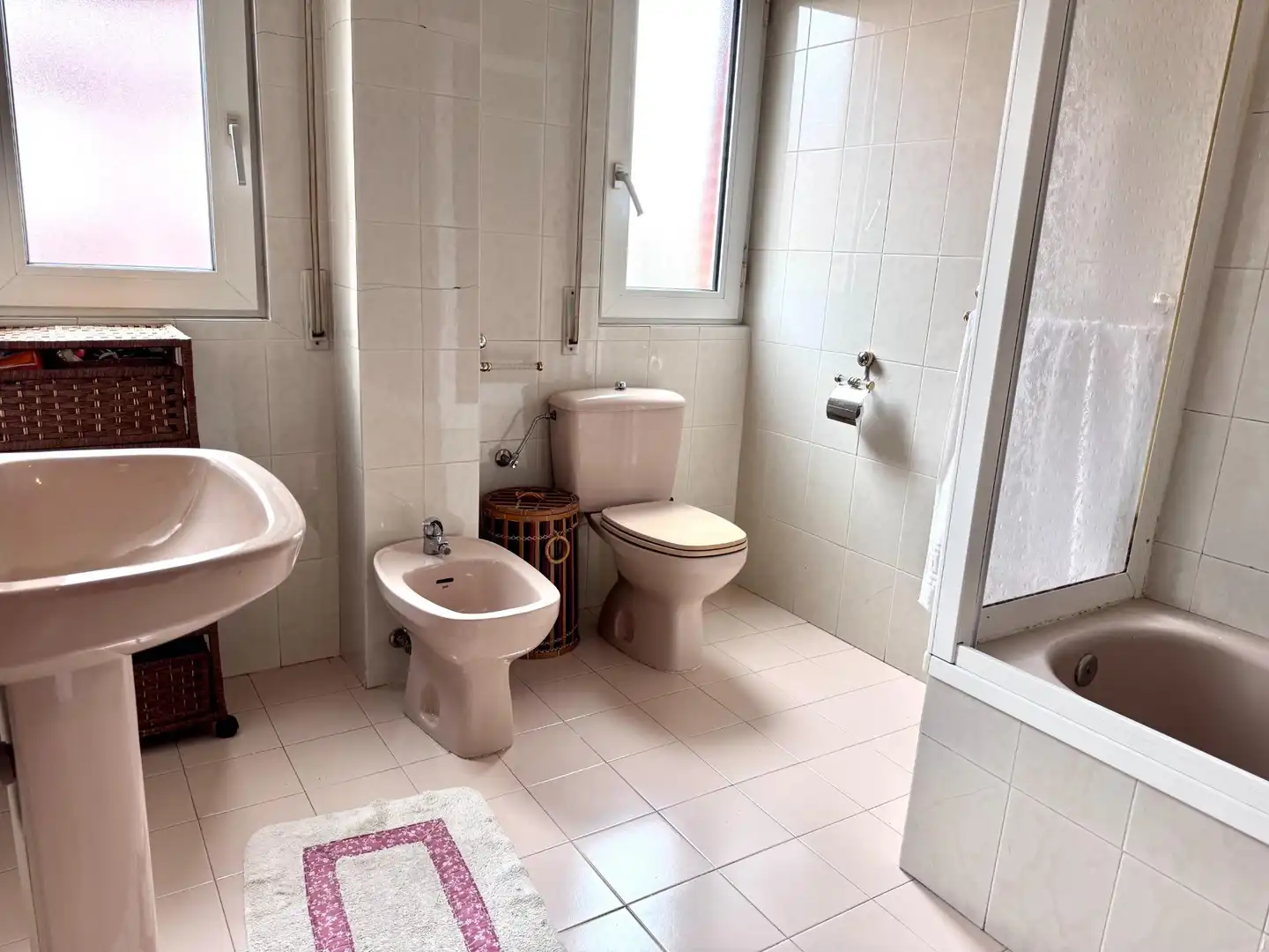 Baño de Dúplex en venta en Reocín con Calefacción, Trastero y Amueblado