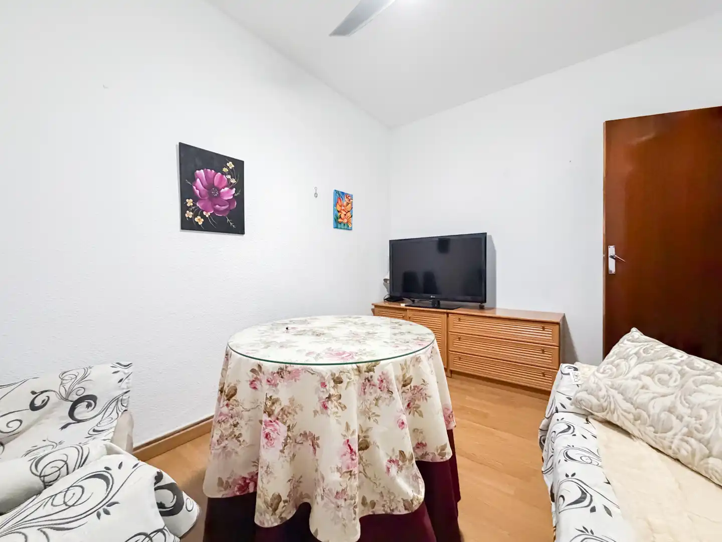 Wohnzimmer von Einfamilien-Reihenhaus zum Verkauf in Baza mit Privatgarten, Parkett und Abstellraum