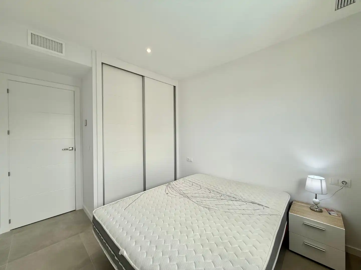 Dormitori de Apartament de lloguer en Orihuela amb Aire condicionat, Calefacció i Terrassa