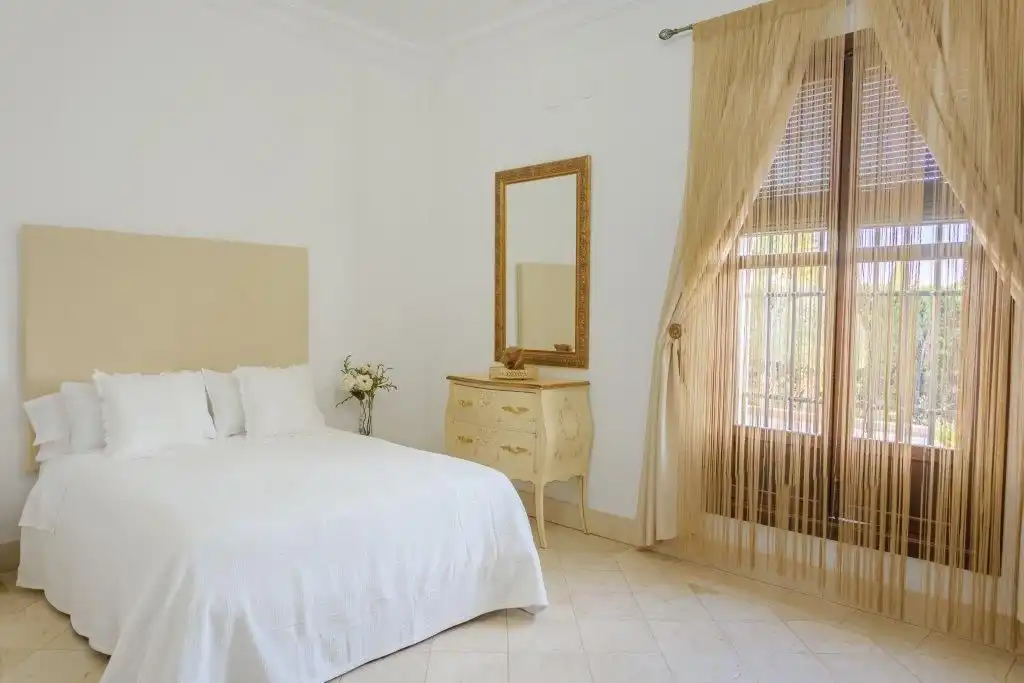 Bedroom of Houses for sale in Sevilla  with Air Conditioner, Private garden and Terrace