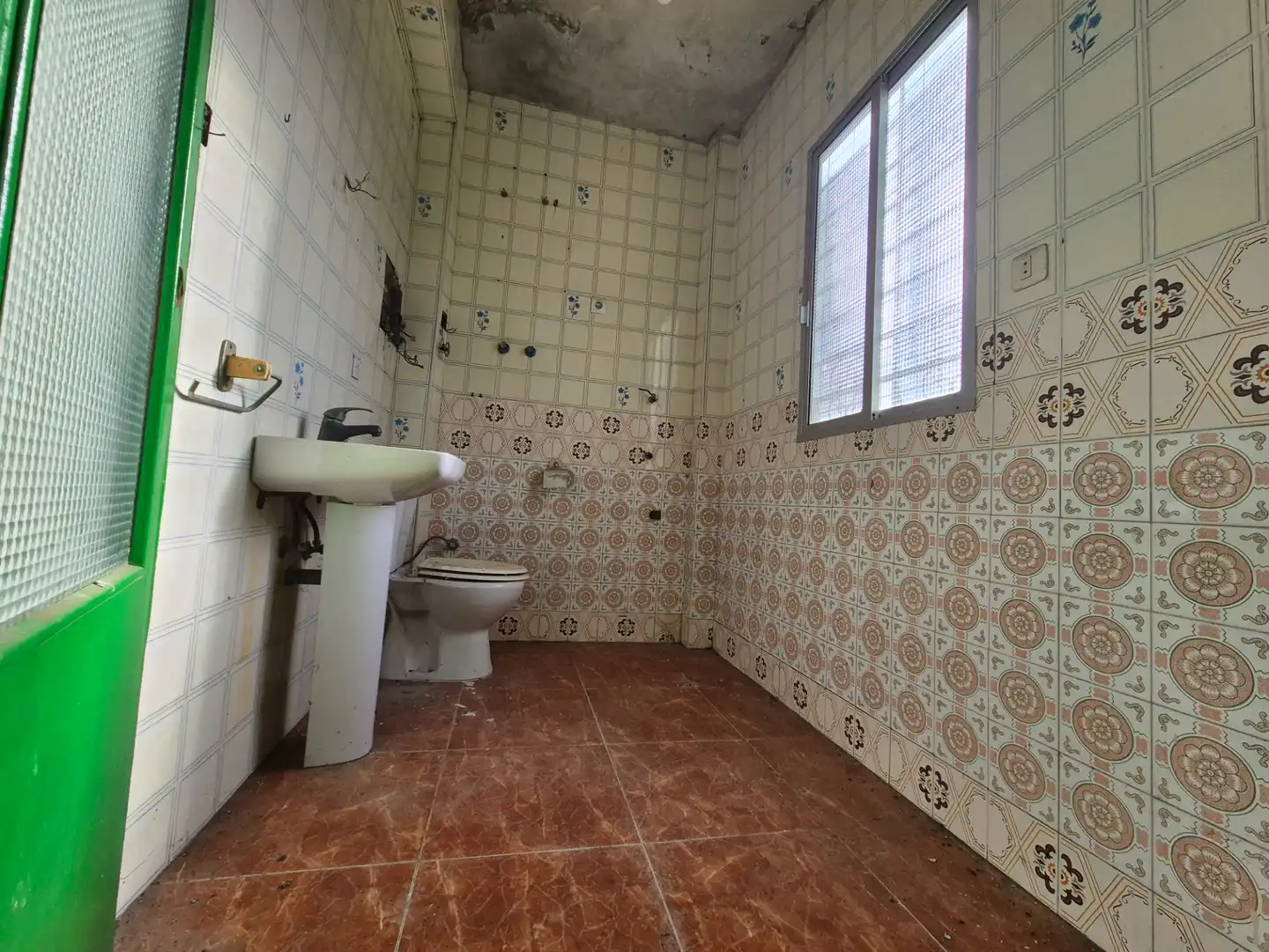Bany de Casa o xalet en venda en Alcalá de Guadaira amb Jardí privat i Piscina