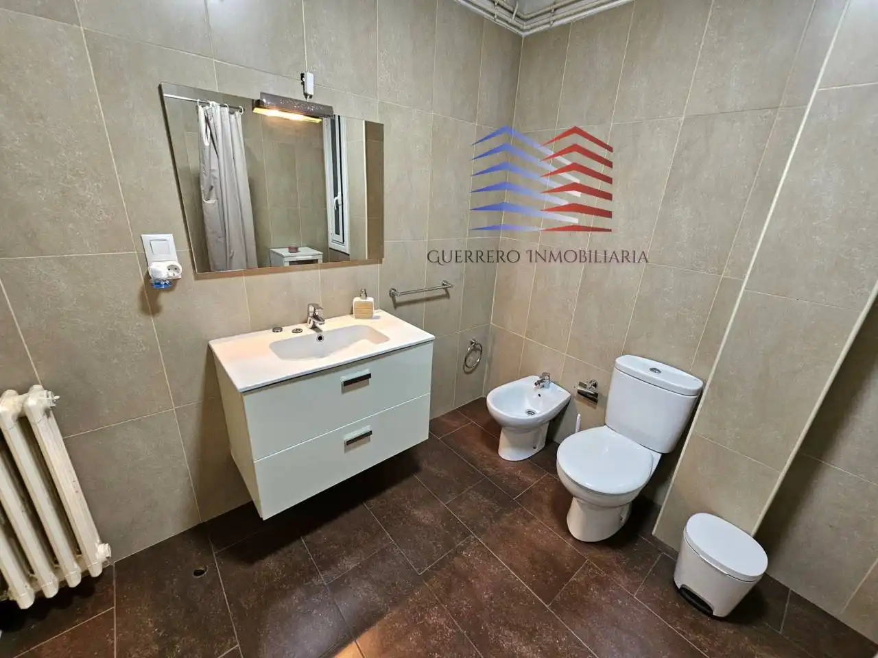 Bathroom of Flat for rent in Ourense Capital   with Heating, Furnished and Balcony