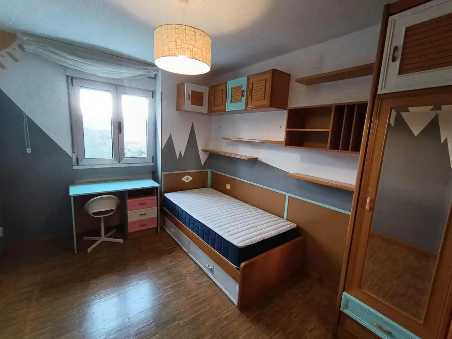 Dormitori de Pis en venda en Gijón  amb Calefacció, Parquet i Traster