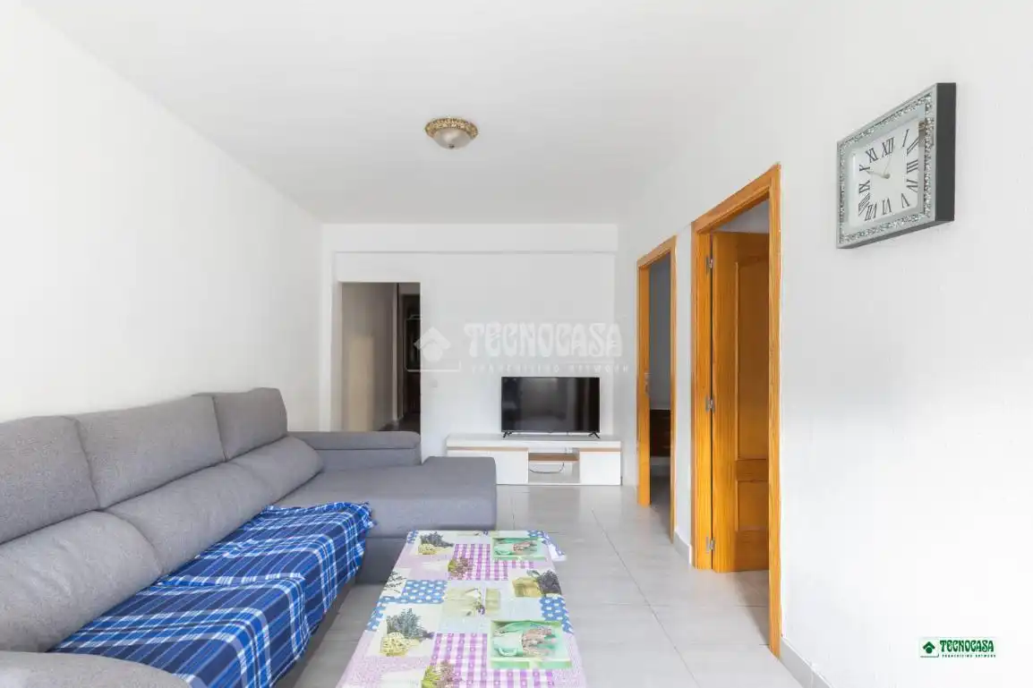 Wohnzimmer von Wohnung zum Verkauf in Almería mit Klimaanlage und Heizung