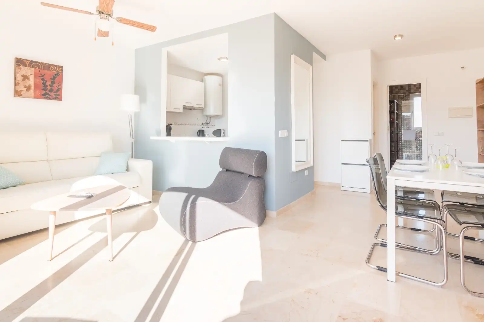 Sala de estar de Apartamento en venta en Manilva con Aire acondicionado, Terraza y Piscina